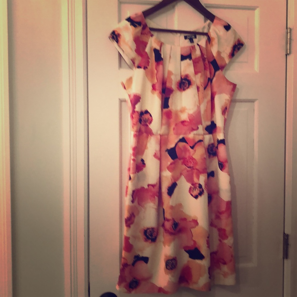 Classic floral pink/cream dress.